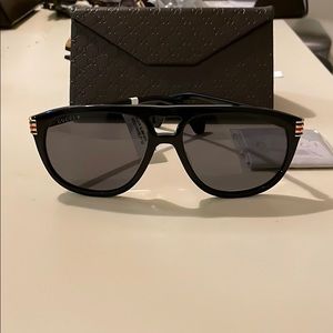 Gucci- black sunglasses